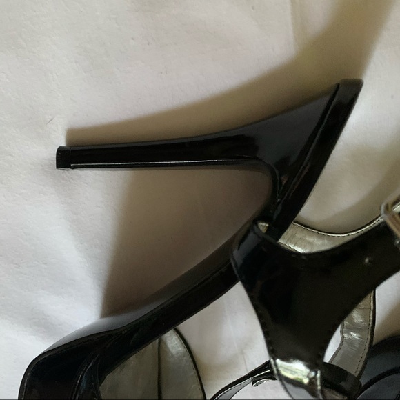 NWOT ~ GUESS Black Patent Heels - Picture 9 of 16